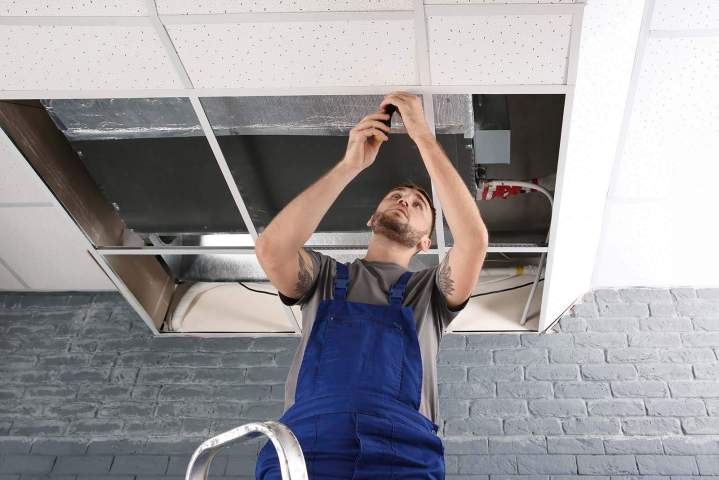 Installation de faux plafond, Les Trois-Îlets